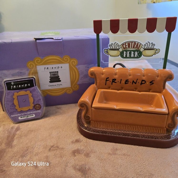 FRIENDS Scentsy Central Perk ☕️ Warmer W/Scentsy Bar BRAND NEW