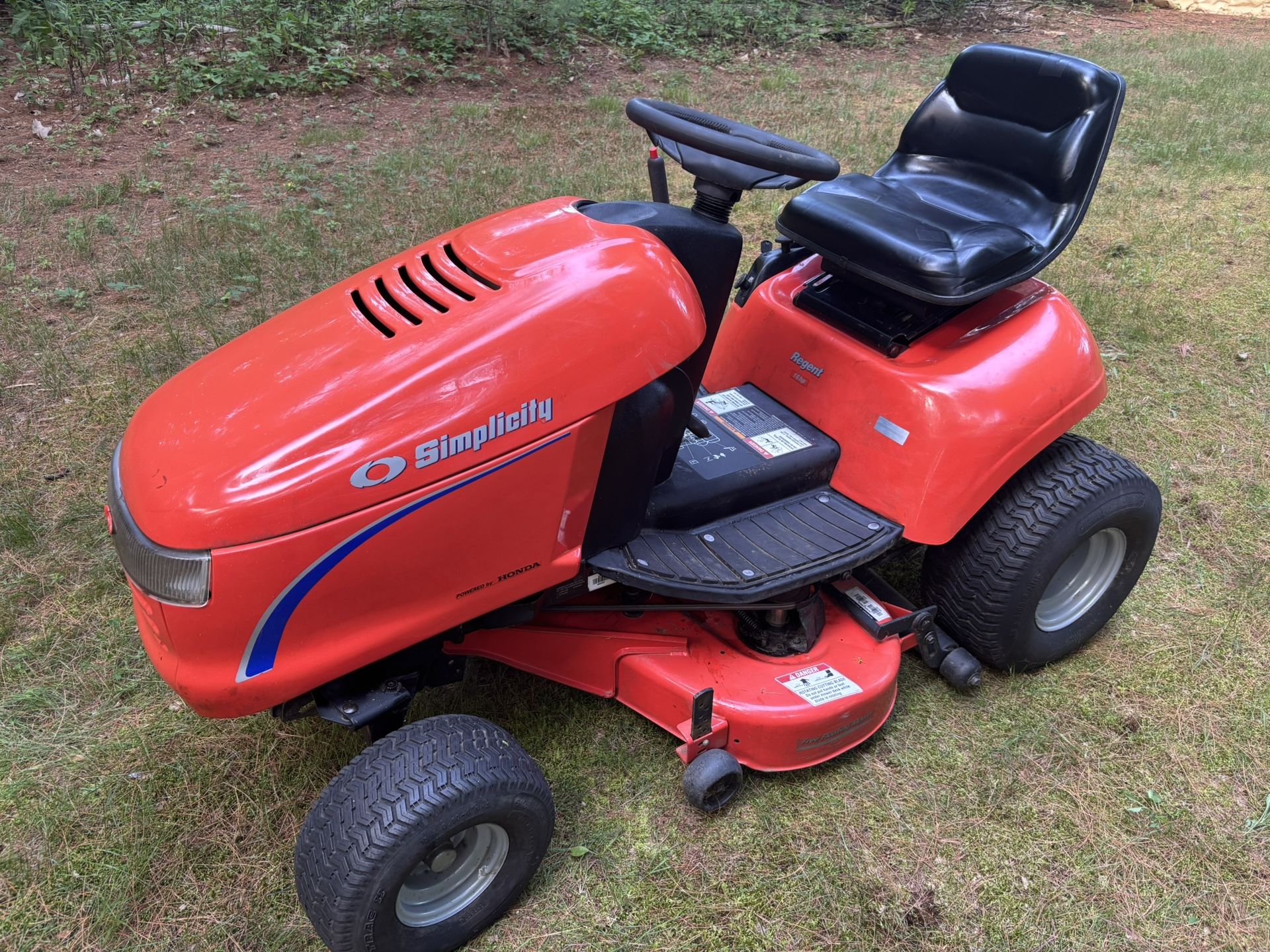 Simplicity Regent lawn tractor riding mower in working condition. Delivery available, please read ad