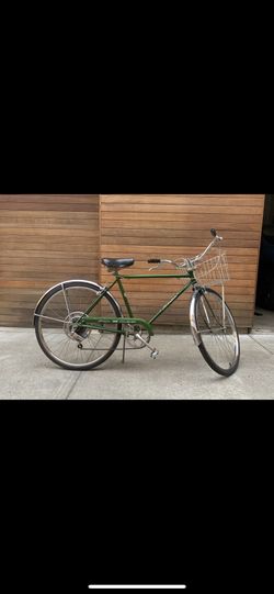 Late 60s Schwinn Collegiate Bike W Basket