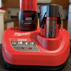 Milwaukee Set With 2 Batteries 