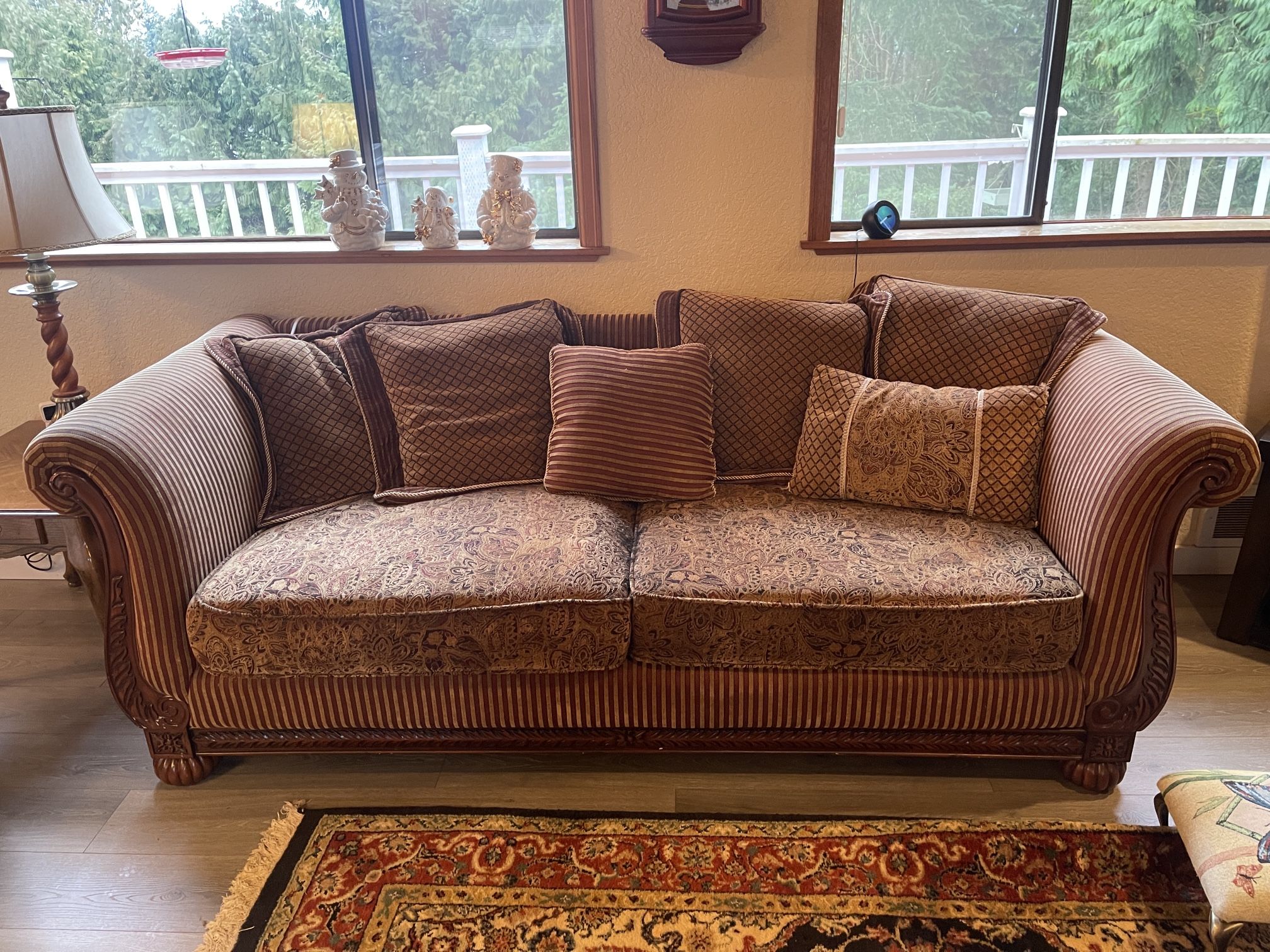 Traditional Old World Sofa for Sale in Lake Stevens, WA OfferUp
