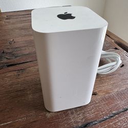 Apple AirPort Extreme 3-Port Gigabit Wi-Fi 802.11 AC Router