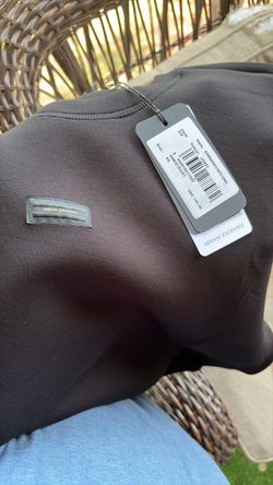 Armani sweater female XS brand new.