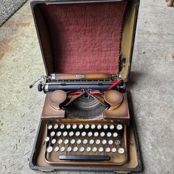 Old royal Typewrier