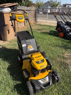 DEWALT
21 in. 196cc E-GOV Engine 3-in-1 Gas RWD Self-Propelled Lawn Mower with High Rear Wheels