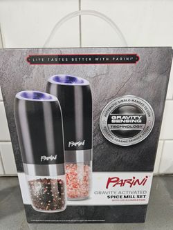 Gravity activated spice mill set