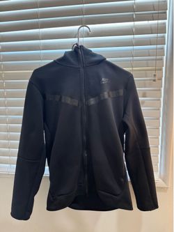 Black Nike tech