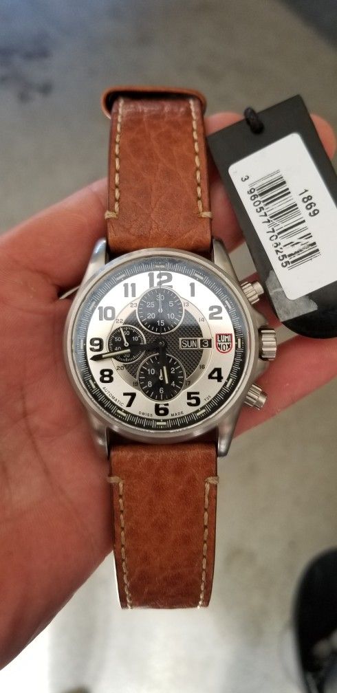 Luminox Valjoux 1869. Field Watch