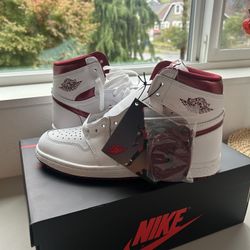 Air Jordan 1 Retro '85 OG High Metallic Burgundy Size 8.5 BQ4422 161