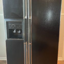 Side By Side Refrigerator/Freezer