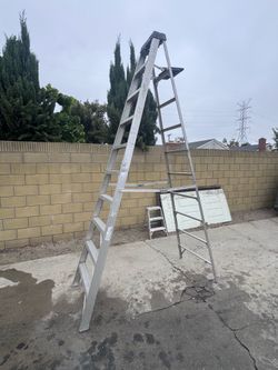 10 ft. Aluminum Step Ladder with 300 lbs. Load Capacity Type IA Duty Rating