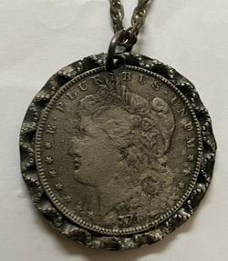 Vtg  Coin medallion necklace 