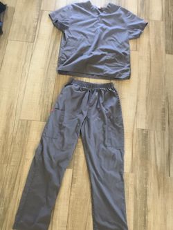 Dickies scrubs bottom ( medium ) and top ( medium)
