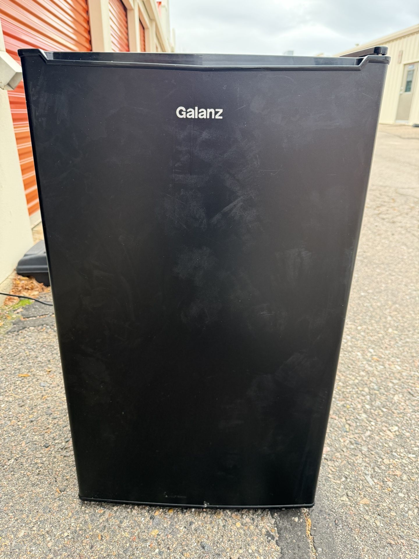Galanz Mini Fridge 