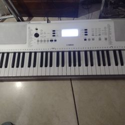 Yamaha Electric Keyboard EZ 300.