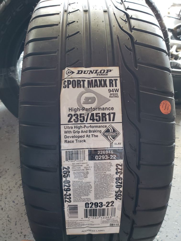 Dunlop Sport Maxx RT 235/45r/17 tire