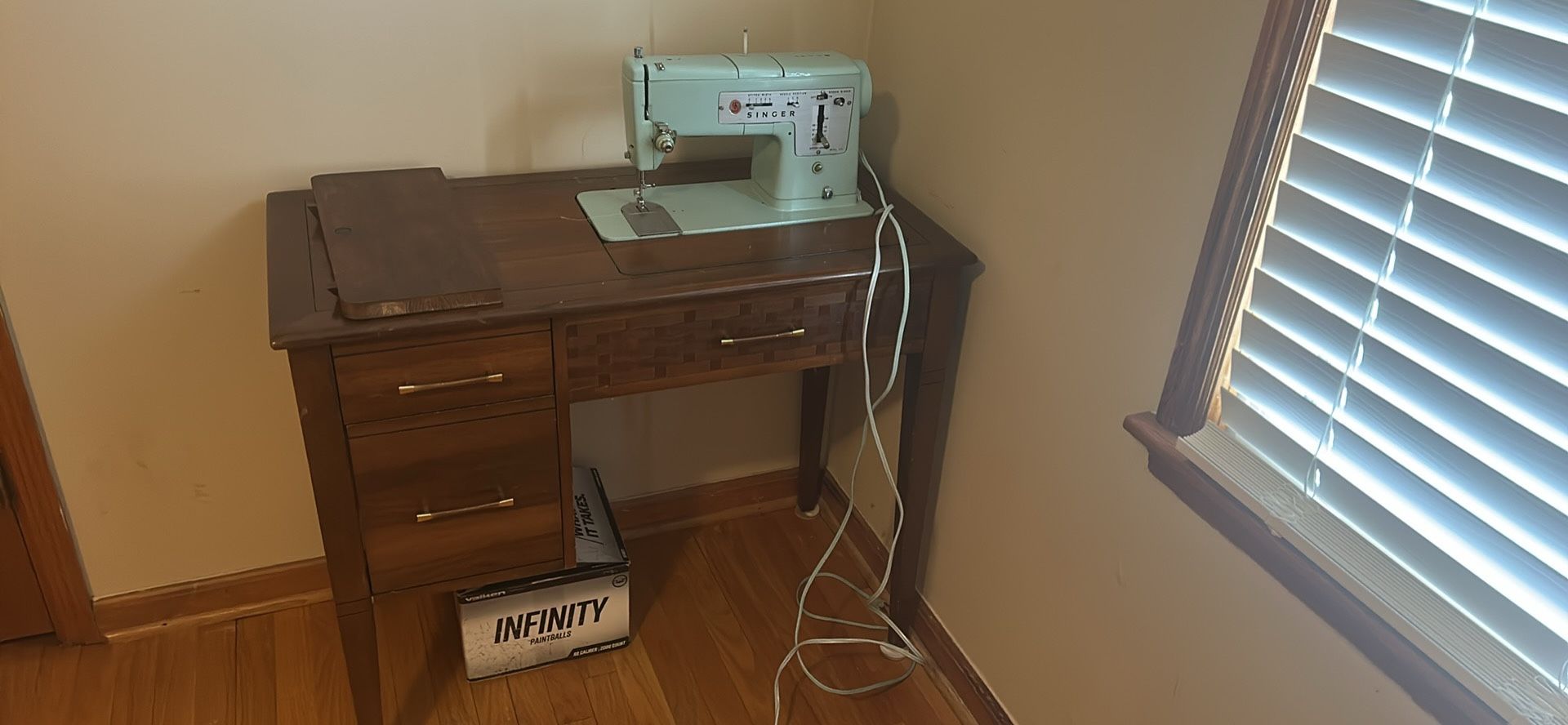 Antique Sewing Table W/ Machine