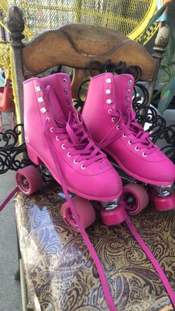Seven roller skates Good condition