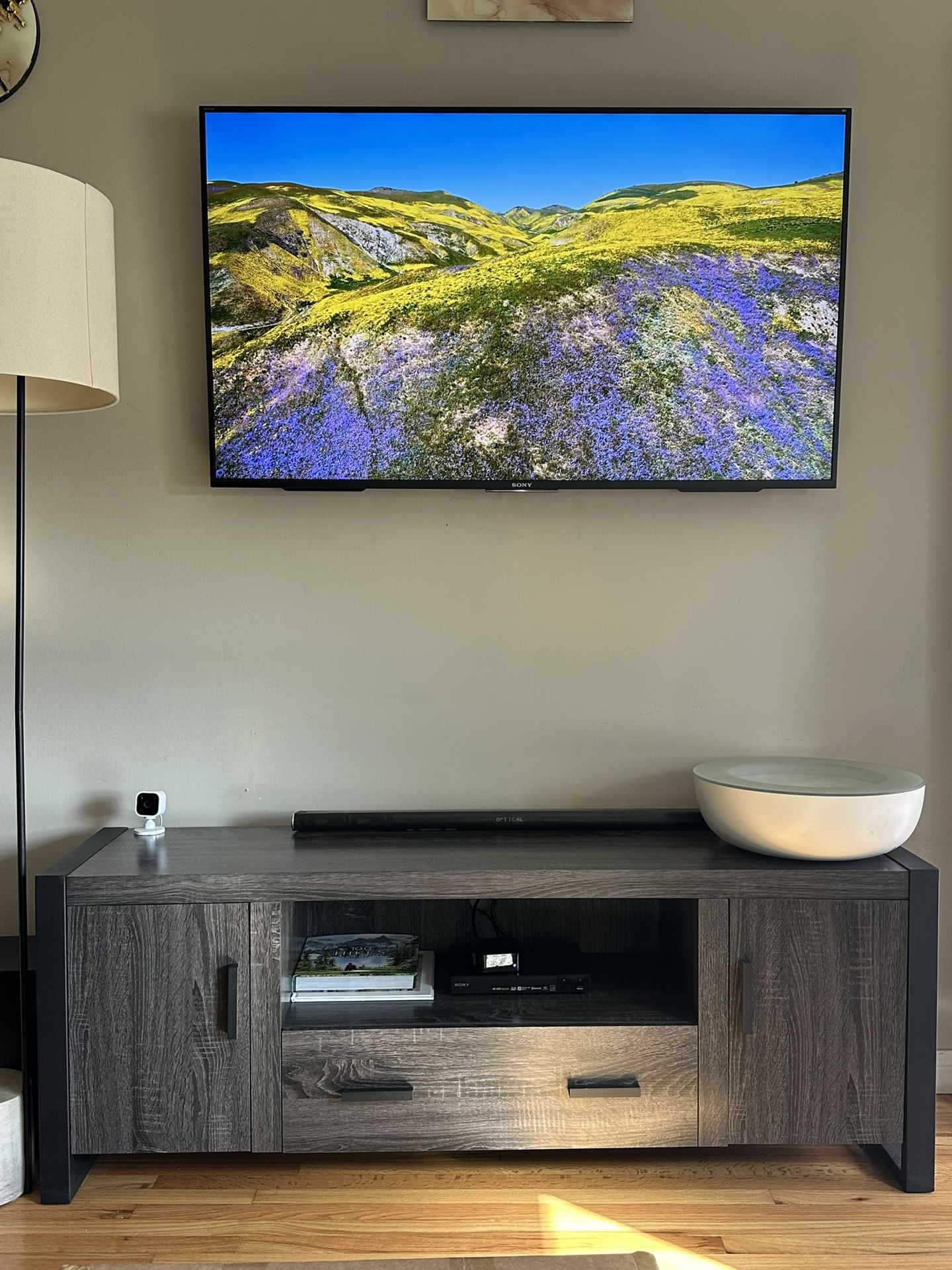 TV console/Media stand