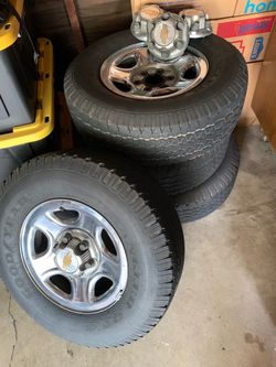 Chevy Silverado 1999 to 2007 stock wheels and tires