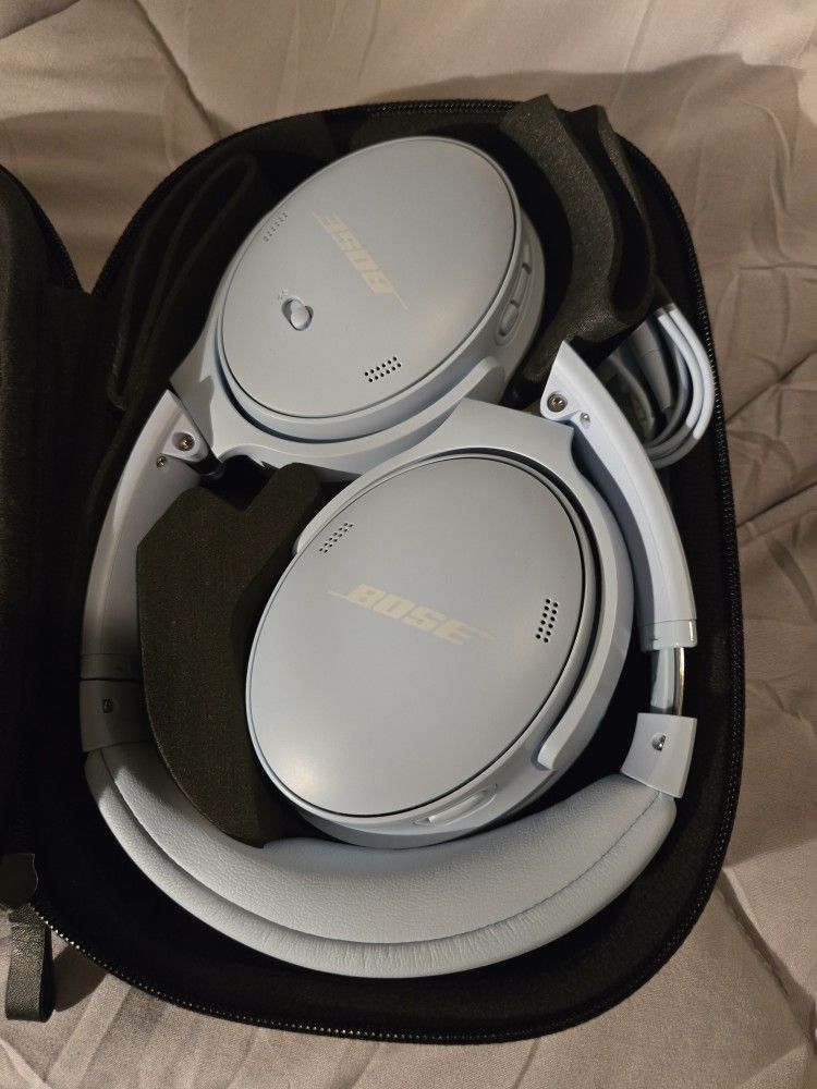 Bose Quiet Comfort Headphones- Open Box