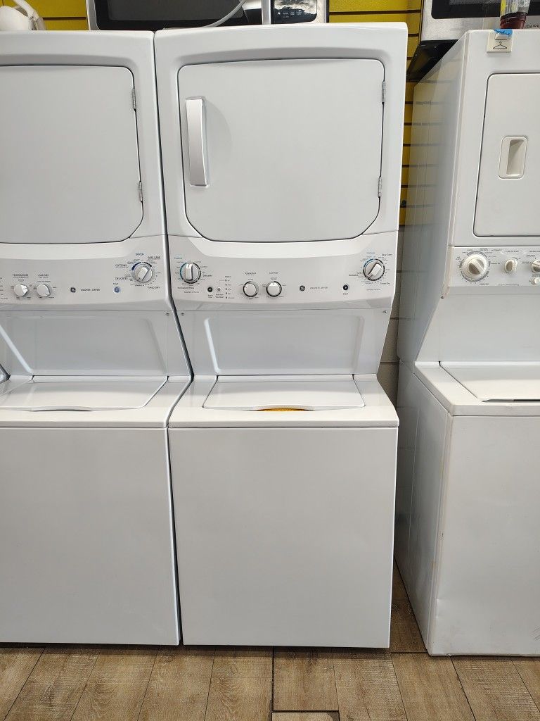 GE Stackable Electric 220v Washer Dryer Super Larga CapacityI n Excellent Working Condition