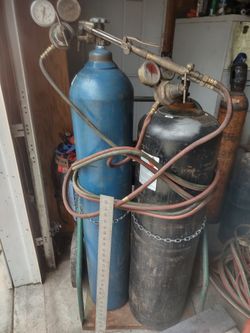 Large Set Of Torches,Hose ,Torch, Regulators Heavy Duty Cart