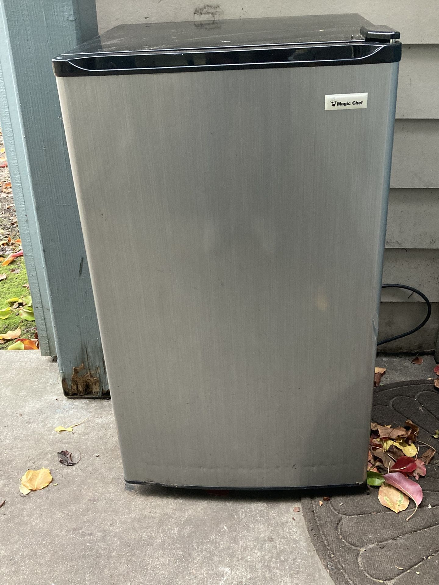 Magic Chef Mini Fridge With Built In Freezer