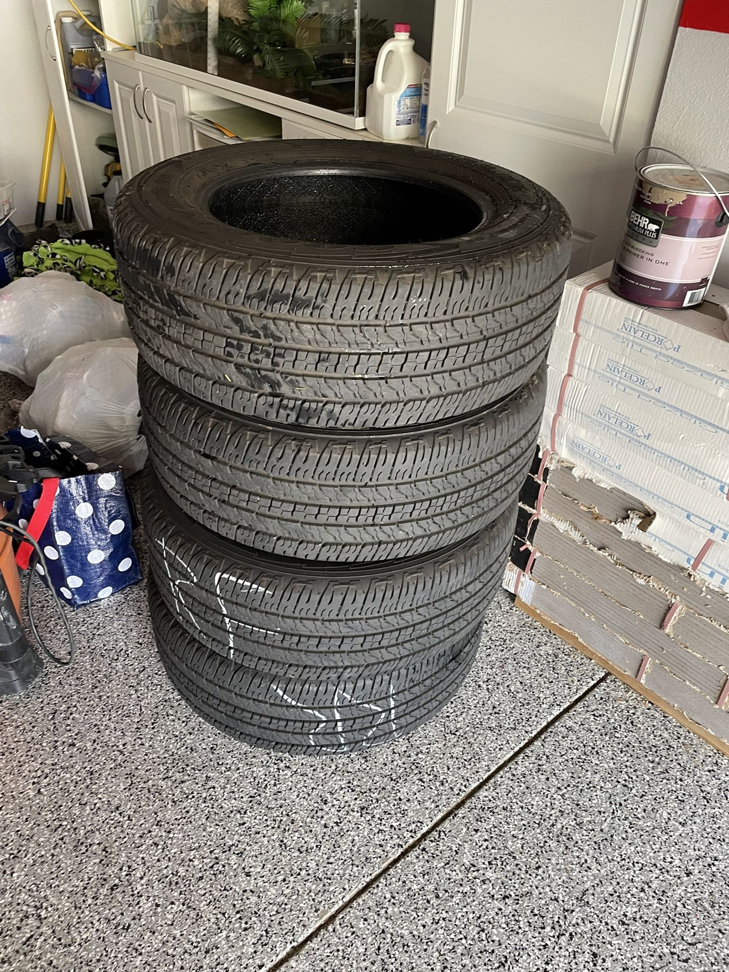 265/60/r18 goodyear tires 12800 miles 