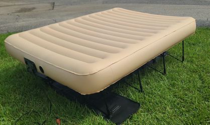 Queen EZ bed self inflatable air matress, heavy duty ,700lb. Capacity
