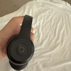 Beats Solo3 MNEN2LL/A Wireless On Ear Headphones in Gloss Black
