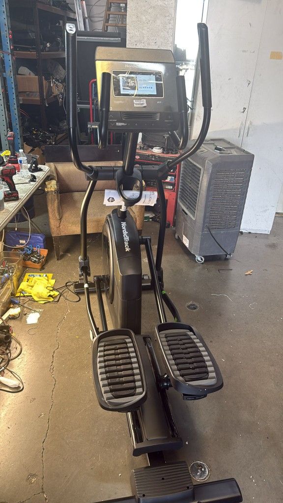 Nordictrack Airglide 7i Elliptical - 15% incline -3% decline - 500$