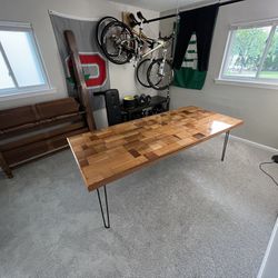  Table/ Large Desk 