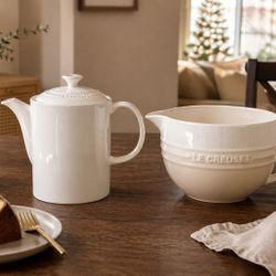 Le Creuset Meringue Batter Bowl & Teapot 
