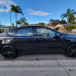 (13) Ford Fusion, Low Miles, Clean Title, 4 Cylinder Gas Saver, 20"Rims, Smogged, Registered, Runs And Drives Great
