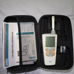 Vaisala HM40 Humidity and Temperature Meter