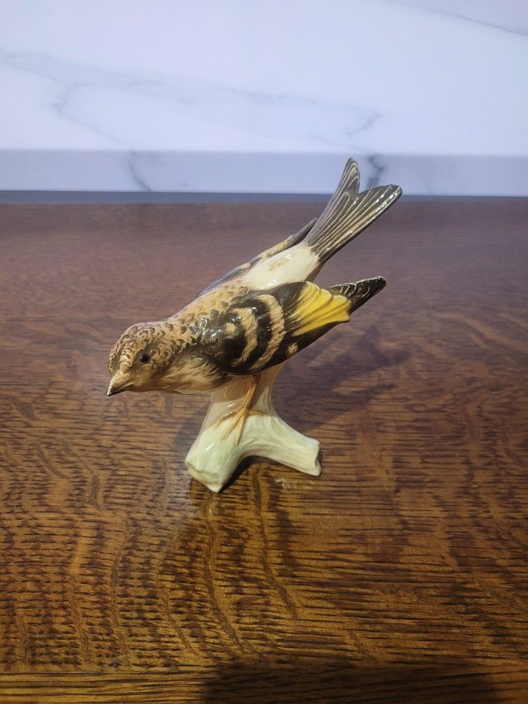 Vintage Goebel Pied Wagtail Porcelain Bird Figurine CV36 - Hand-Painted 1956 West Germany Collectible on Rustic Perch