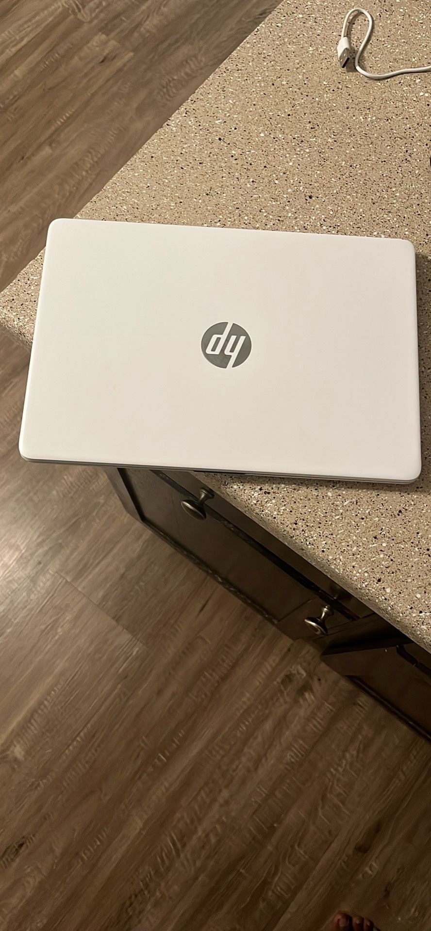 Brand New Laptop + Charger & Wireless Mouse – Amazing Deal!