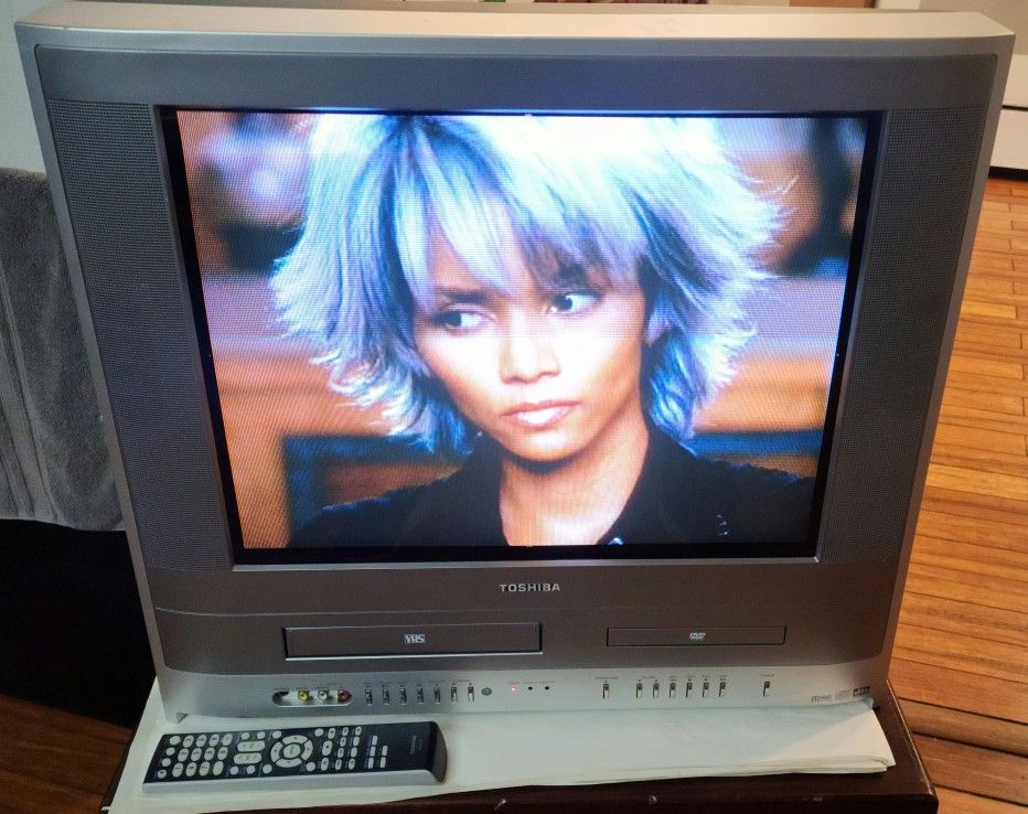 20" CRT VCR/DVD Combo Color Television 2005