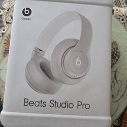 Beats Studio Pro-Premium Wireless Over-Ear Headphones- Up to 40-Hour Battery Life, Active Noise Cancelling, USB-C Lossless Audio, Sandstone