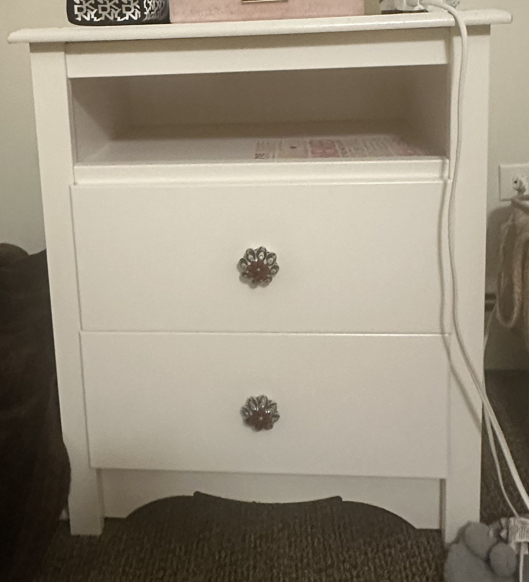 Cute bedside table with Drawers