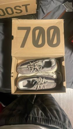 Yeezy 350 V2 Size 9