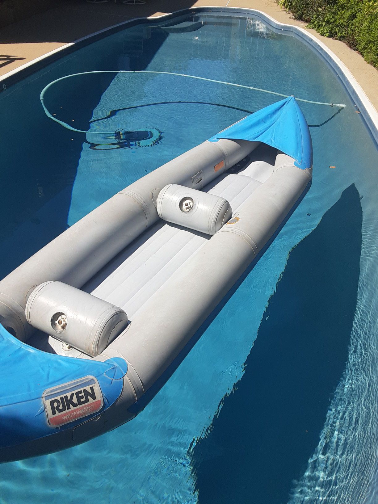 Photo Riken whitewater 8ft inflatable self bailing kayak