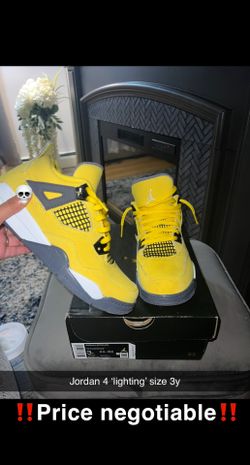 Jordan 4 ‘lightning’ Size 3y