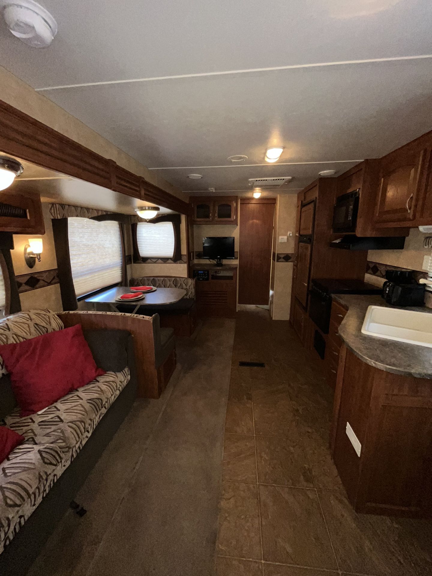 Travel Trailer Sleeps 68 for Sale in Los Angeles, CA OfferUp