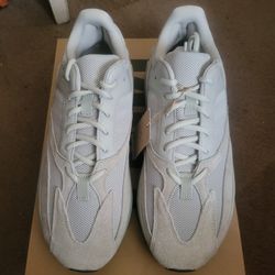 Yeezy 700 "Salt"