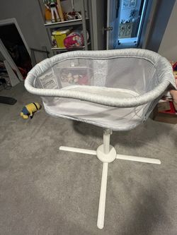 Halo Swivel Bassinet