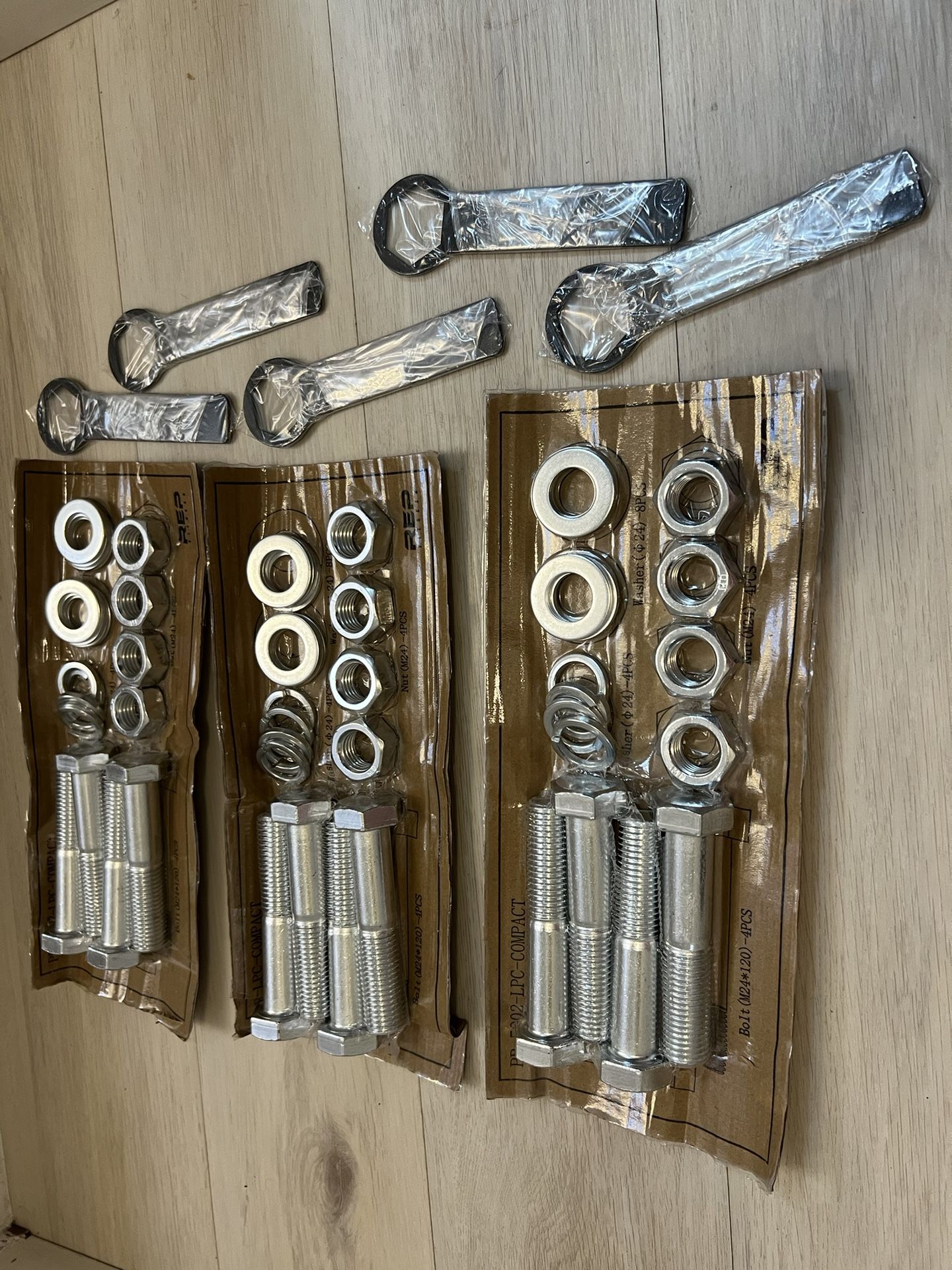 M24 x 120 Nut (4) M24 Bolt (4) M24 Flat Washer (4) M24 Split Lock Washer (4) & Wrench In Each Bag