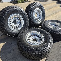 17" KMC BEADLOCKS w/ 35" Toyo RT Pro tires