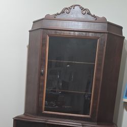 Antique, China cabinet. 1500.00$  Or best Offer  ..